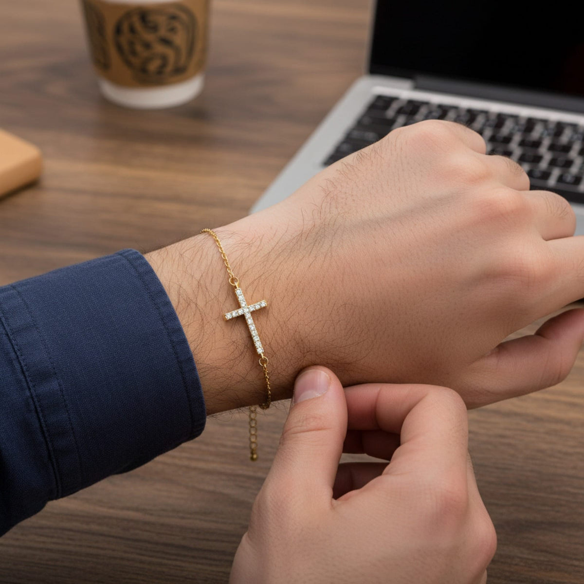 Bracelet Croix Doré Acier Inoxydable