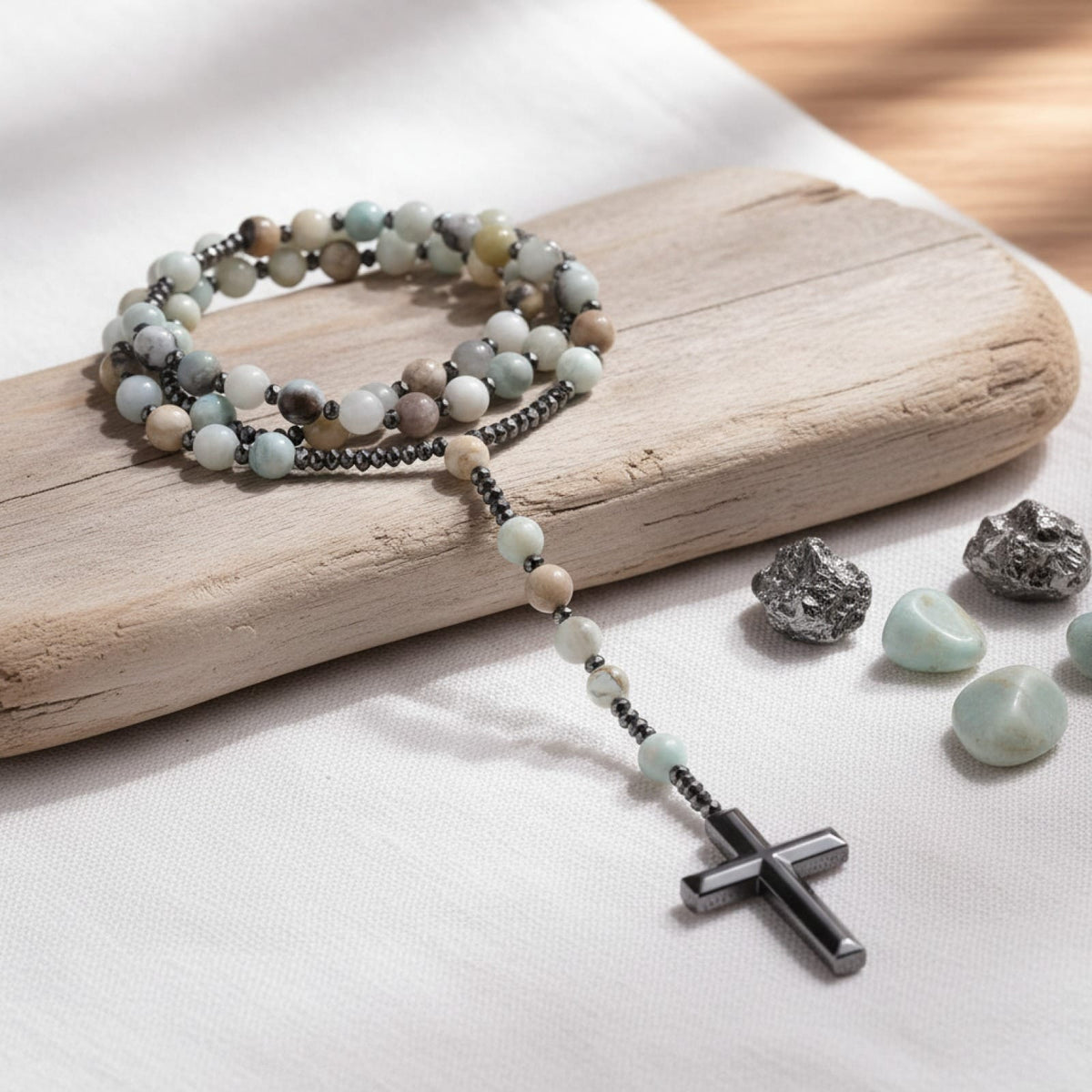 Collier de Prière Catholique Homme : Mala Perles Amazonite 8mm & Pendentif Croix Hématite