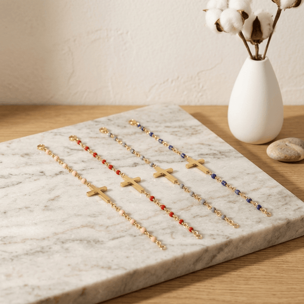 Bracelet Chrétien en Acier Inoxydable - Chaîne Fine Dorée, Breloque Croisée